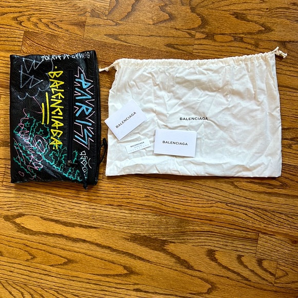 Balenciaga - Unisex Explorer graffiti pouch. Great condition! - Picture 5 of 5